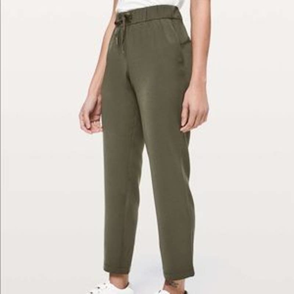 Lululemon On The Fly Pant Woven 28" Dark Olive Sz 6 Jogger